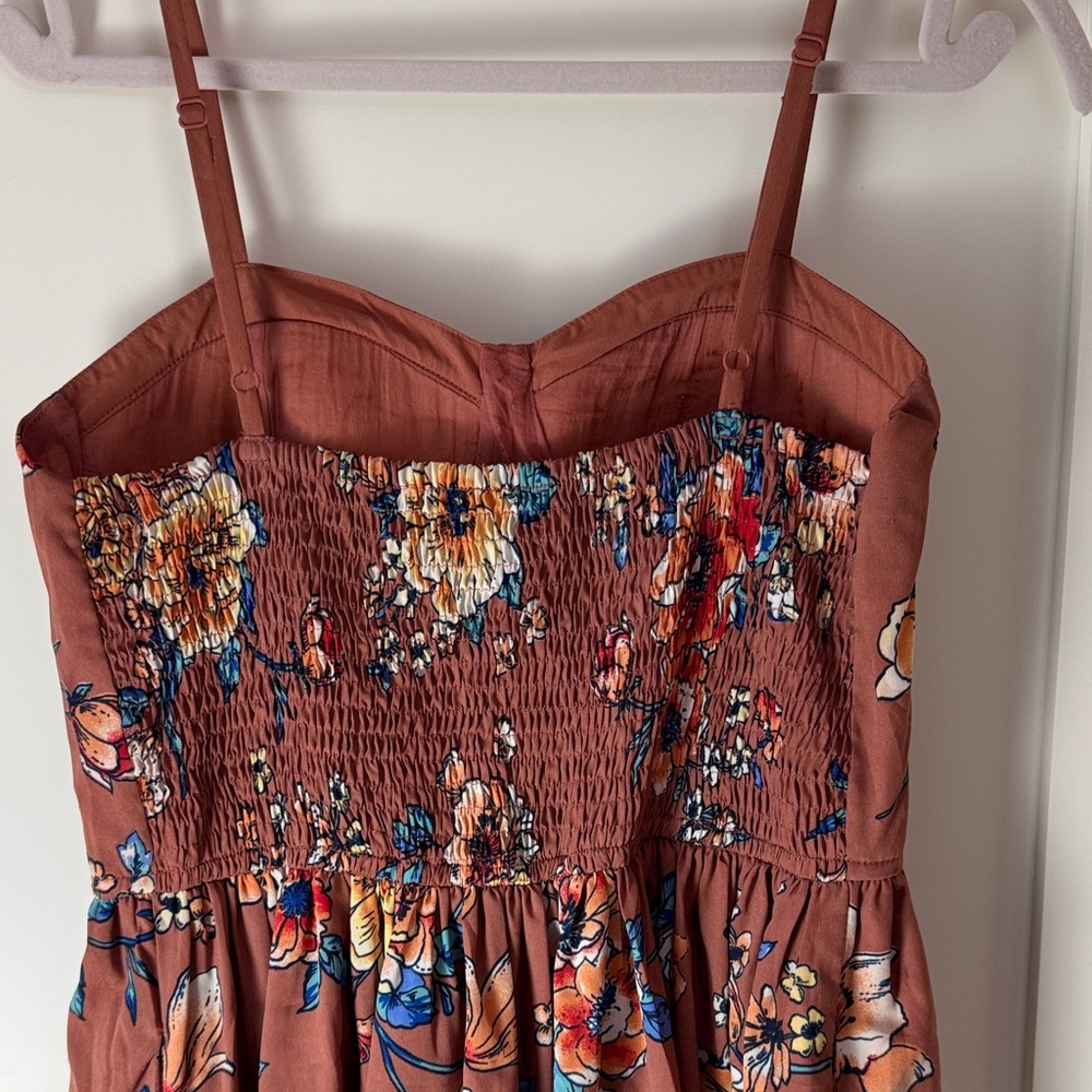 Floral Dress with pockets and adjustable straps. - Picture 7 of 12